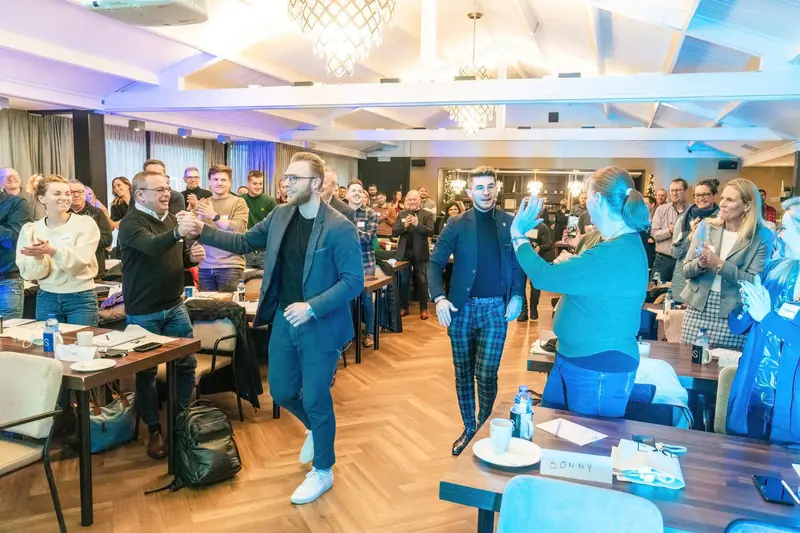 Cursisten vieren elkaars succes op een EXKUUS-event