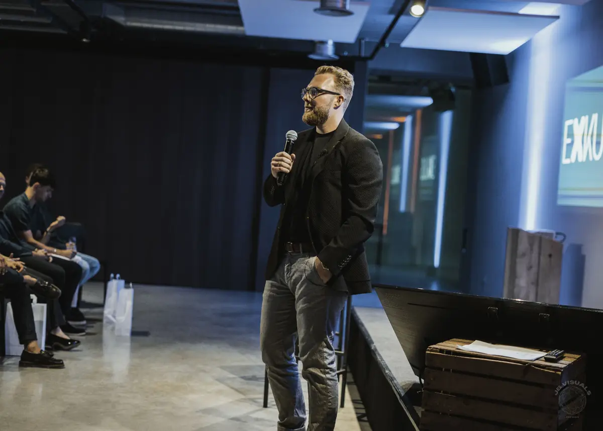 Kjell Fruytier op het EXKUUS-podium